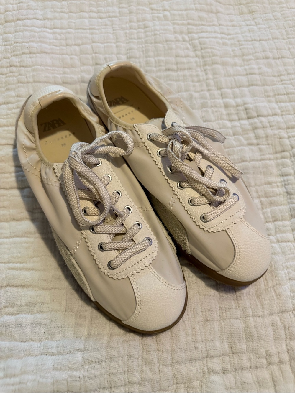 ZARA Cream Lace-Up Sneakers EUC 1339